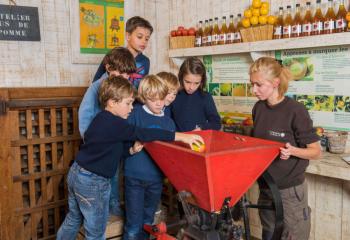 Atelier jus de pomme pour enfant  à la Ferme de Gally de Sartrouville