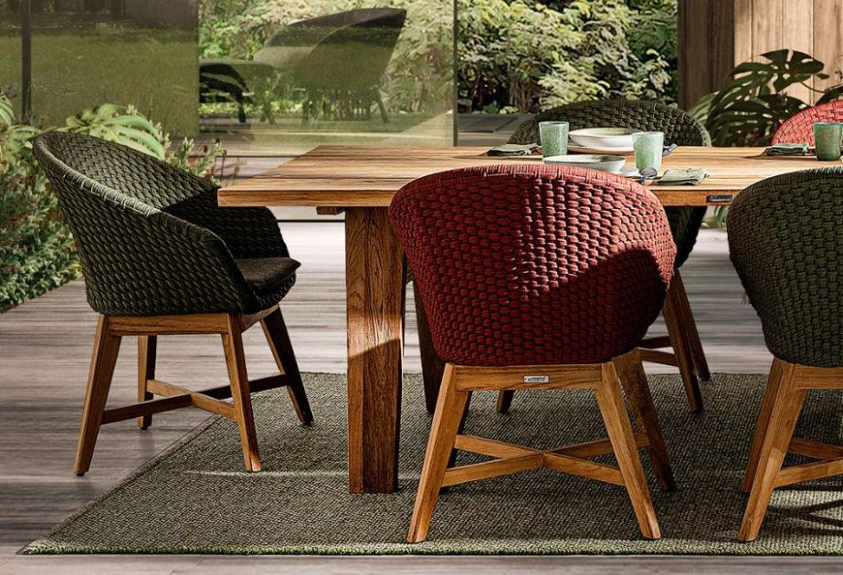 mobilier en acacia de chez BIZZOTTO. à la jardinerie des Fermes de Gally