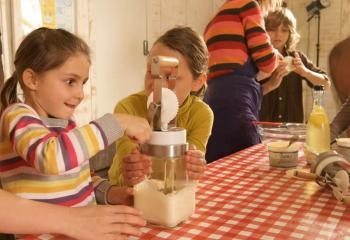 Atelier beurre barattage du beurre Les Fermes de Gally DIY