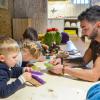 atelier cadre de laine pour enfants à la ferme de gally