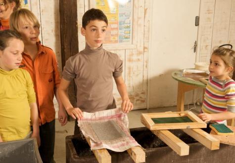 Atelier pour enfant de papier recyclé à la Ferme de Gally de Saint Cyr l'Ecole et de Sartrouville